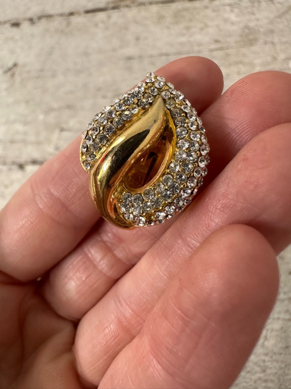Vintage Christian Dior Pave Rhinestone Gold Tone Clip On Earrings - Picture 6 of 12